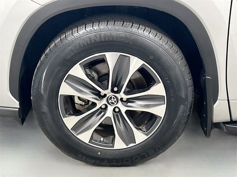Used 2023 Toyota Highlander L image 30