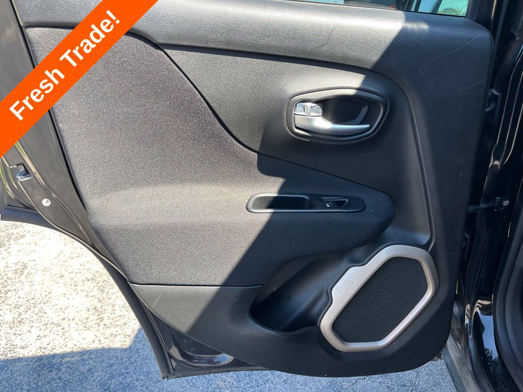 Used 2017 Jeep Renegade Latitude FWD image 29
