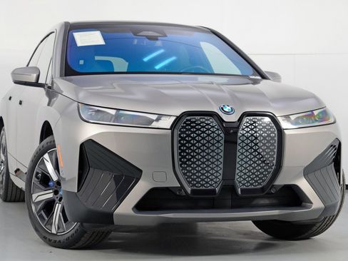 Used 2024 BMW iX xDrive50 w/ Sport Package image 4