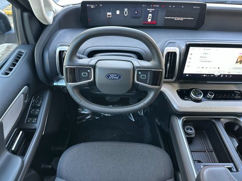 Used 2025 Ford Expedition Max Active AWD/4WD image 17