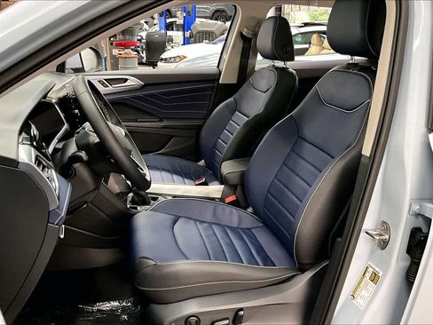 New 2026 Volkswagen Taos SEL image 11