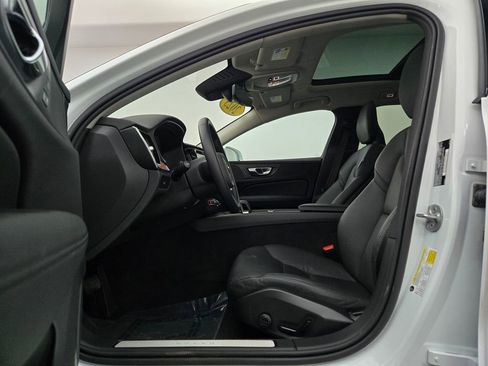 Used 2025 Volvo V60 B5 Cross Country Plus image 21