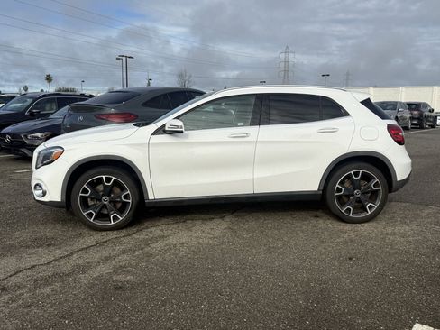 Certified 2019 Mercedes-Benz GLA 250 4MATIC image 2