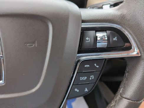 Used 2023 Lincoln Nautilus AWD w/ Premium Package image 18