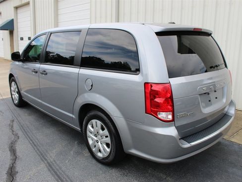 Used 2020 Dodge Grand Caravan SE w/ UConnect Hands-Free Group image 4