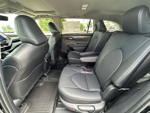 Used 2026 Toyota Highlander Limited AWD/4WD image 23