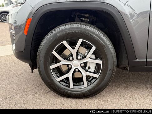 Used 2025 Jeep Grand Cherokee Limited w/ Trailer Tow Package image 10