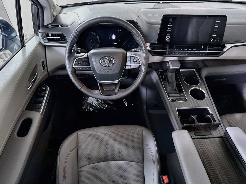 Certified 2024 Toyota Sienna Limited AWD/4WD image 4