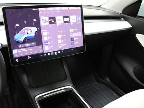 Used 2021 Tesla Model Y Long Range AWD/4WD image 16