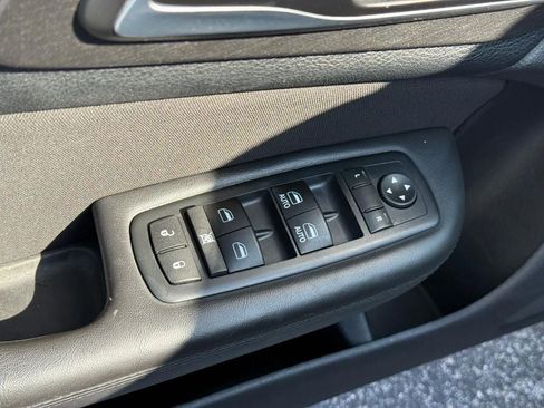 Used 2016 Chrysler 200 Limited FWD image 16