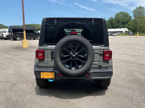 Used 2022 Jeep Wrangler Unlimited Sahara w/ Cold Weather Group AWD/4WD image 6