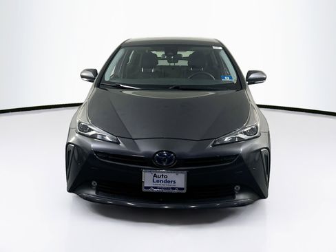 Used 2020 Toyota Prius LE image 2