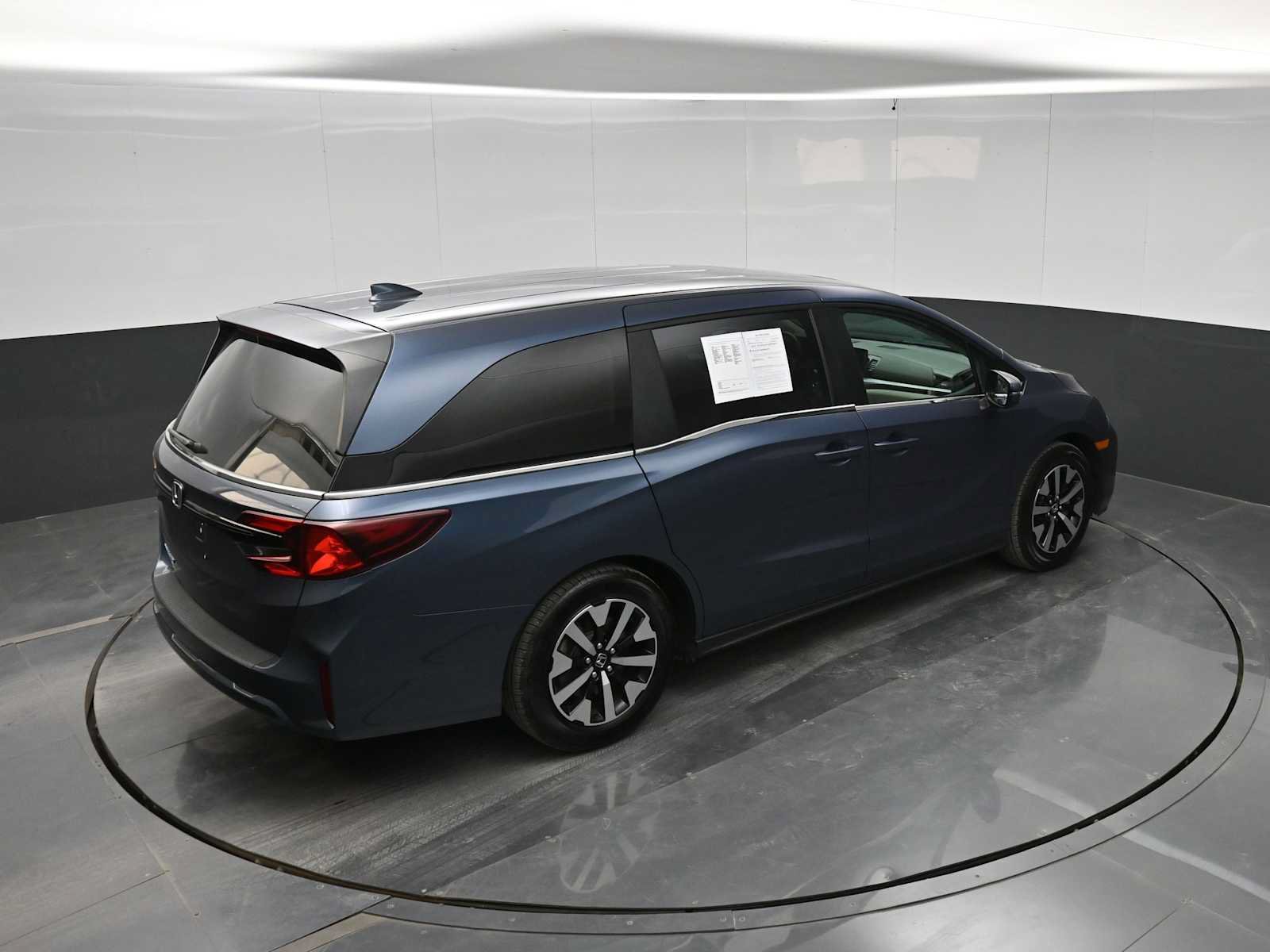 Used 2025 Honda Odyssey EX-L image 32