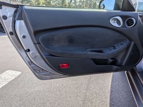 Used 2009 Nissan 370Z Touring w/ Aerodynamics Pkg image 12