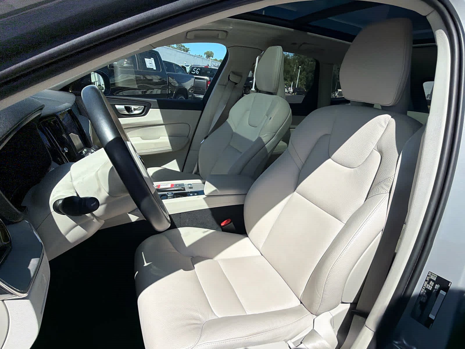 Used 2024 Volvo XC60 B5 Plus w/ Climate Package AWD/4WD image 27