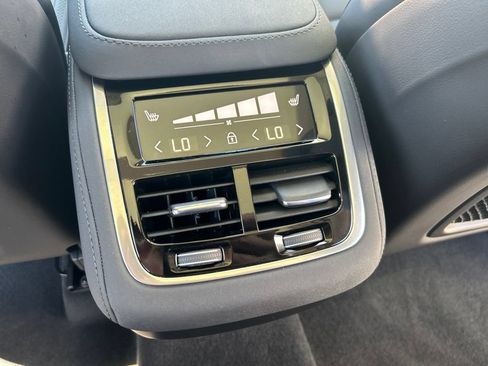 Used 2025 Volvo XC90 B6 Plus AWD/4WD image 18
