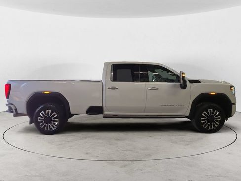 Used 2025 GMC Sierra 3500 Denali Ultimate AWD/4WD image 4