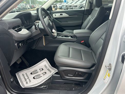 New 2026 Ford Explorer Active RWD image 21