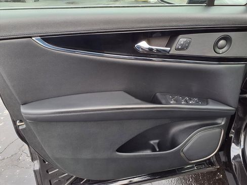 Used 2022 Lincoln Nautilus Reserve w/ Equipment Group 201A image 13