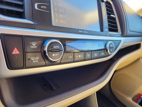 Used 2015 Toyota Highlander XLE FWD image 37