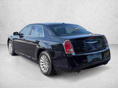 Used 2014 Chrysler 300 w/ Driver Convenience Group RWD image 8