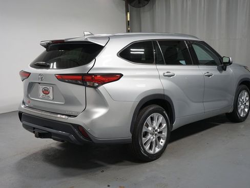 Certified 2021 Toyota Highlander Limited image 8