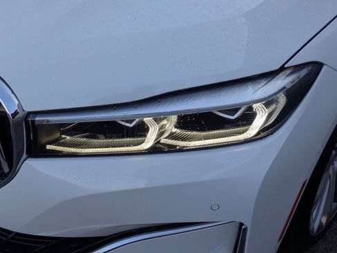 Used 2022 BMW 750i xDrive image 9