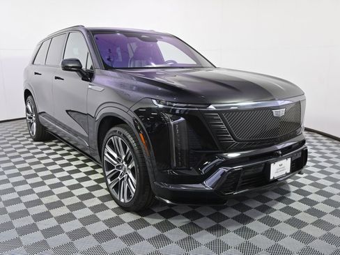 Certified 2026 Cadillac Vistiq Premium Luxury w/ LPO, Floor Liner Package AWD/4WD image 9