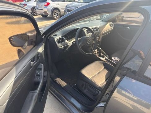 Used 2014 Volkswagen Jetta SE FWD image 4