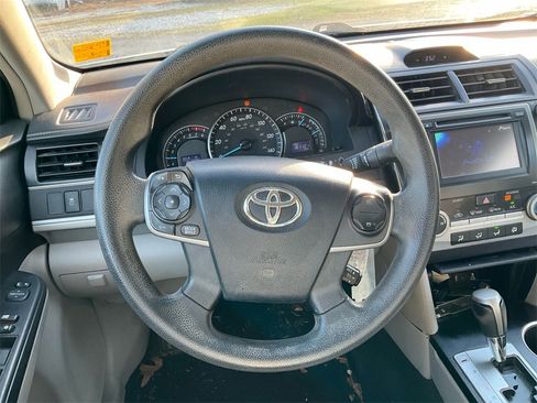 Used 2013 Toyota Camry LE image 21