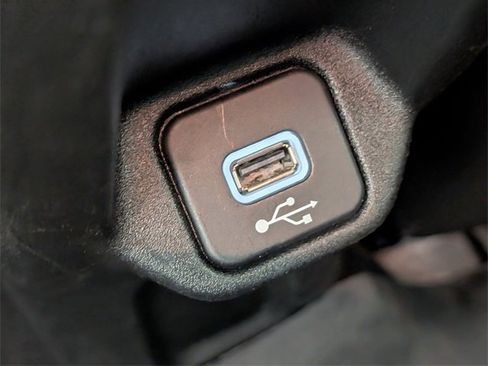 Used 2018 Jeep Renegade Latitude w/ UConnect 8.4 Nav Group image 25