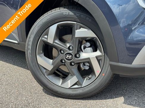 Used 2025 Hyundai Venue Limited image 5