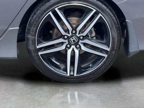 Used 2017 Honda Accord Sport image 9