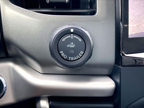 Used 2023 Ford Expedition XLT RWD image 31