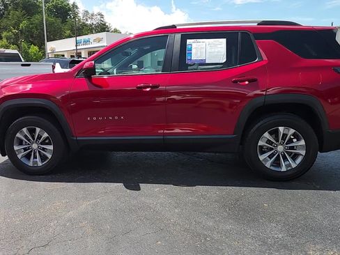 Used 2025 Chevrolet Equinox LT w/ Convenience Package II FWD image 6