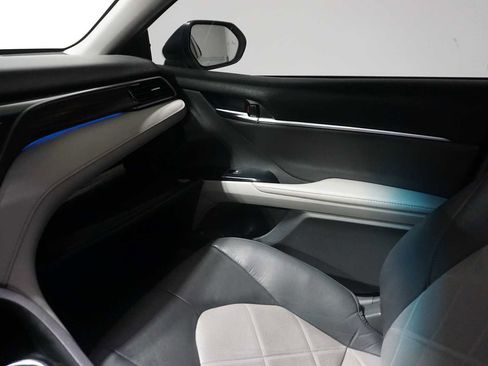 Used 2019 Toyota Camry XLE image 20