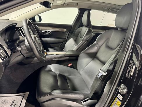 Used 2023 Volvo S90 B6 Plus image 3