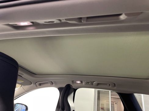 Used 2023 Volvo XC60 B5 Core image 17