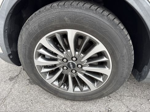 Used 2019 Lincoln Nautilus Select image 41