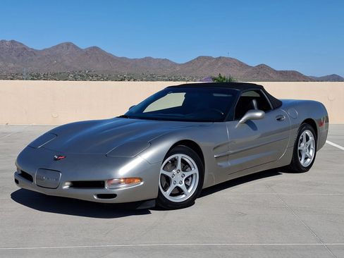 Used 2000 Chevrolet Corvette Convertible w/ Memory Pkg RWD image 8
