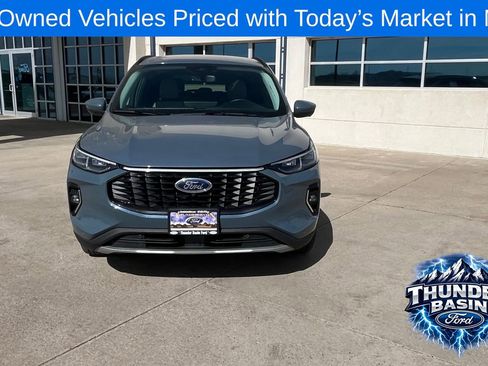 Used 2023 Ford Escape Platinum AWD/4WD image 2
