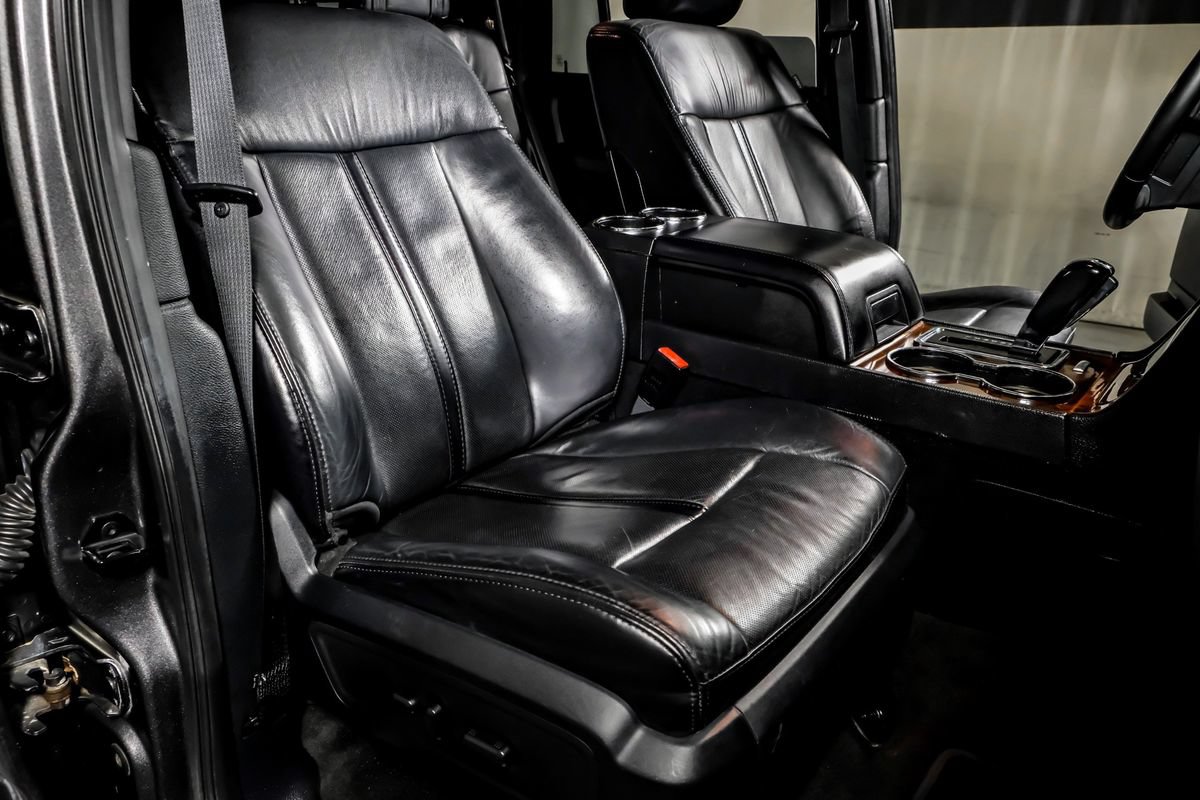 Used 2016 Lincoln Navigator Select RWD image 29