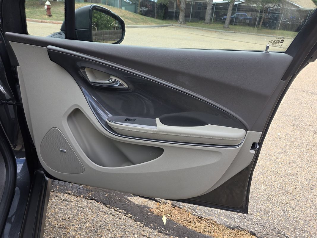 Used 2014 Chevrolet Volt w/ Enhanced Safety Package 1 FWD image 21