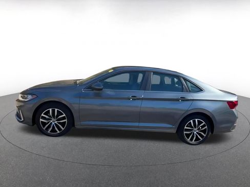 Used 2025 Volkswagen Jetta SE image 9