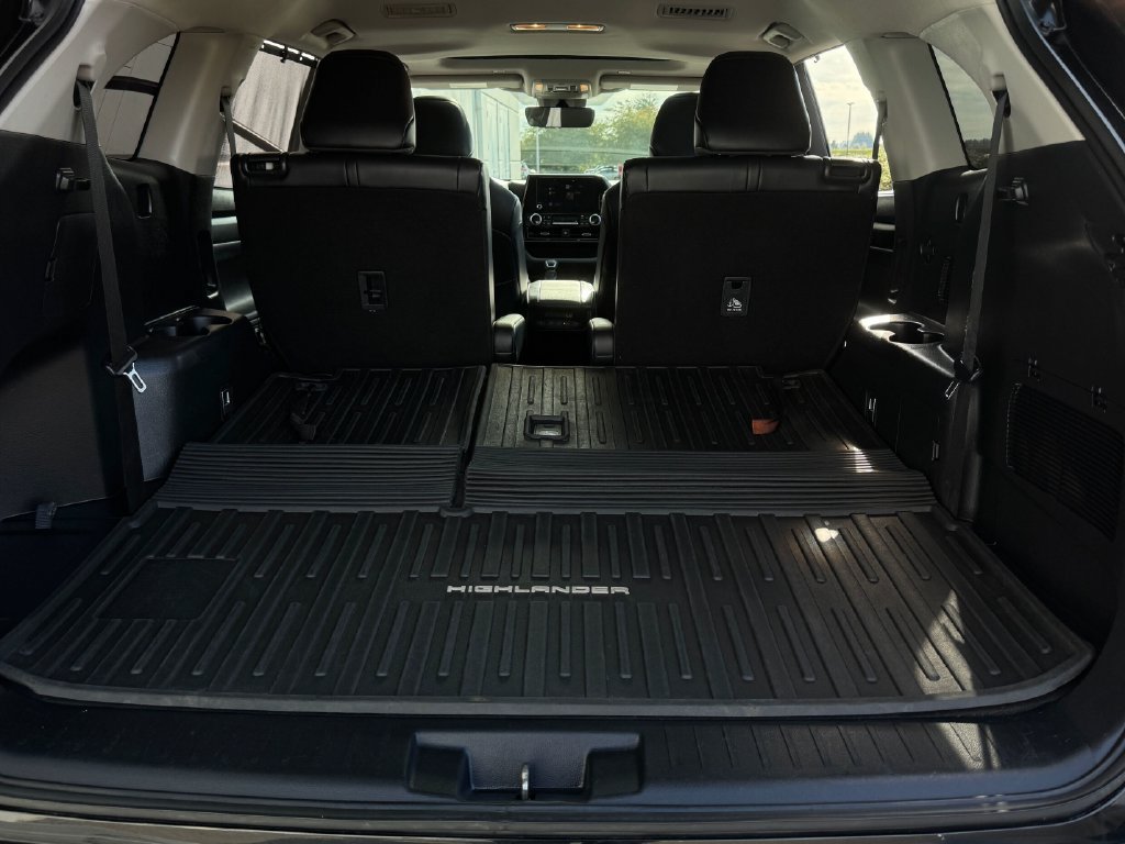 Used 2023 Toyota Highlander XLE AWD/4WD image 25