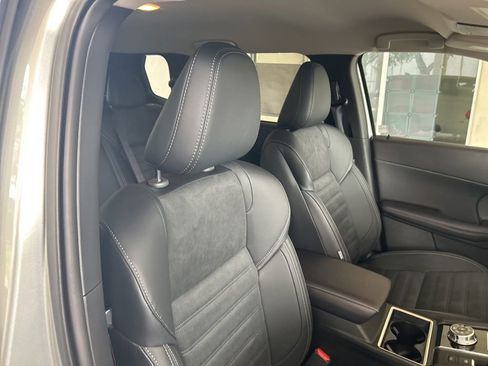 New 2025 Mitsubishi Outlander SE image 21