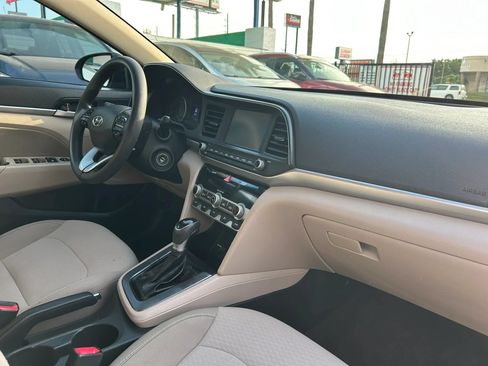 Used 2020 Hyundai Elantra SEL FWD image 15