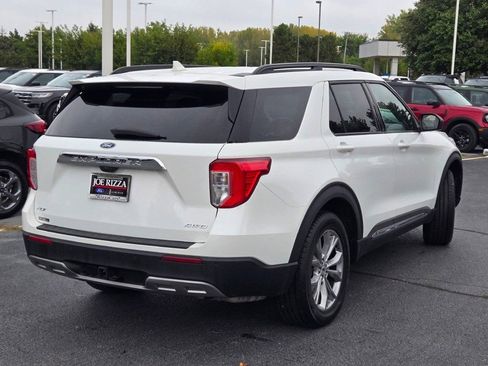 Used 2023 Ford Explorer XLT w/ Equipment Group 202A AWD/4WD image 12
