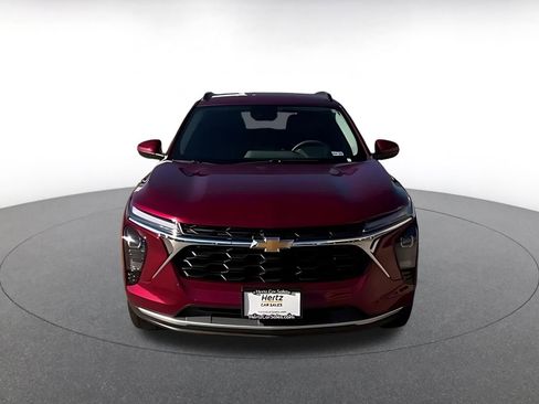 Used 2025 Chevrolet Trax LT image 7