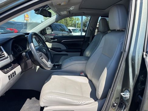 Used 2016 Toyota Highlander Limited image 9